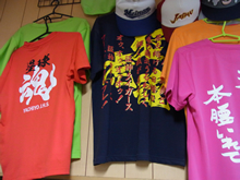 ユニフォーム刺繍・帽子刺繍・オリジナルTシャツプリントなどは兵庫県多可郡のナイスマーク